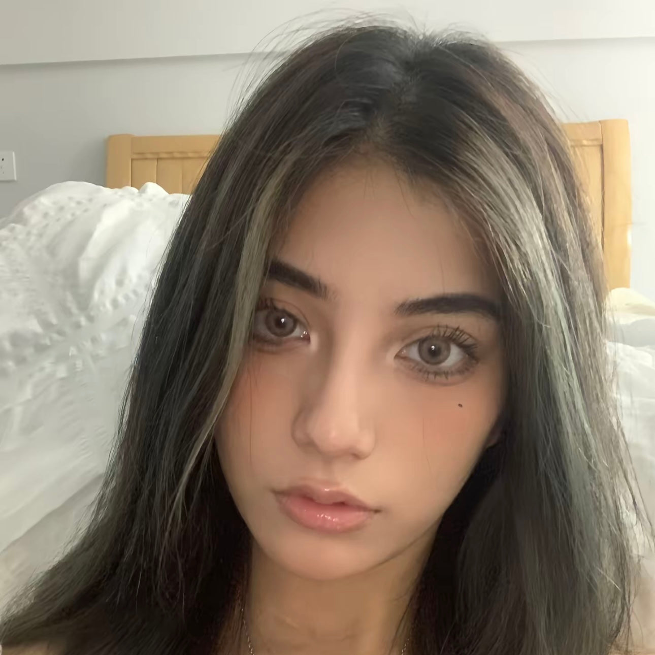 <h4>I just have to share how amazing these lashes are! They’re so easy to use, and I truly appreciate that there's no glue involved. It makes the application process so much simpler and hassle-free. It’s great to find something that feels so convenient and effortless for my lashes!</h4>